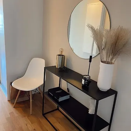 Apartment Koselig Med Balkong Og Sjoutsikt. Grimstad (Aust-Agder)