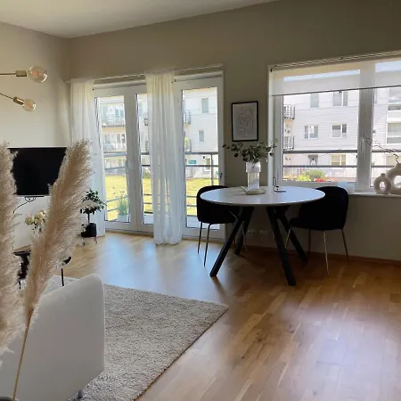 Apartment Koselig Med Balkong Og Sjoutsikt. *