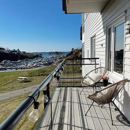 Koselig Med Balkong Og Sjoutsikt. Apartment Grimstad (Aust-Agder)
