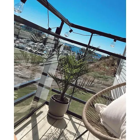 Koselig Med Balkong Og Sjoutsikt. 아파트