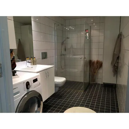 Koselig Med Balkong Og Sjoutsikt. 그림스타드